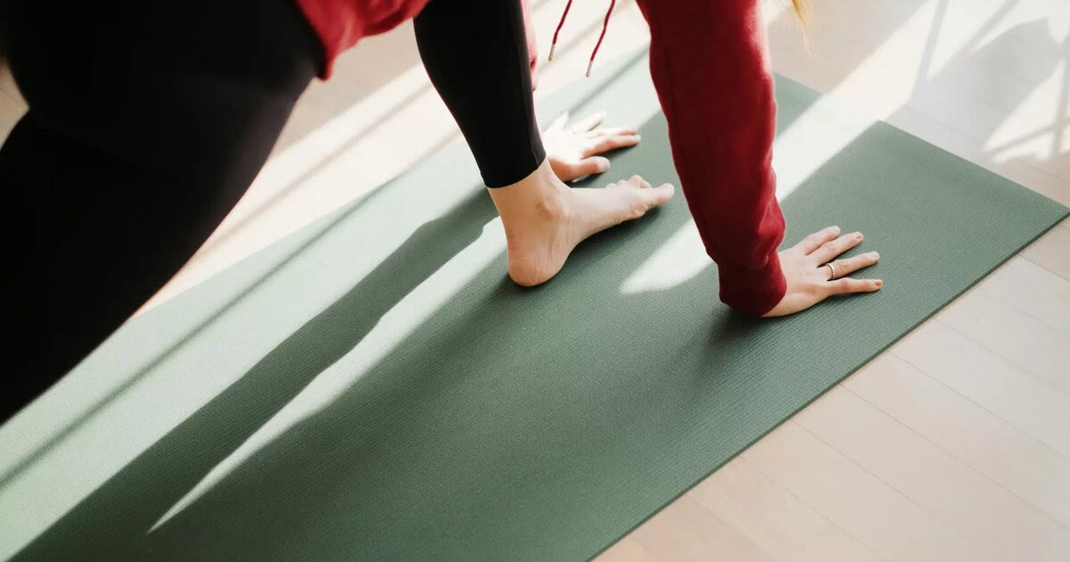 Cover: Yoga am Strand an der Costa del Sol