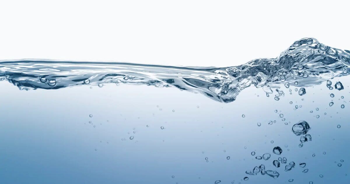Cover: Gefiltertes Wasser auf Mallorca: WATERlife BLUE Sparkling